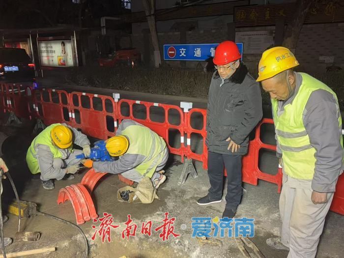 人民日報(bào)新聞客戶端：濟(jì)南水務(wù)“夜戰(zhàn)”搶修，“無感知服務(wù)”保用戶用水順暢